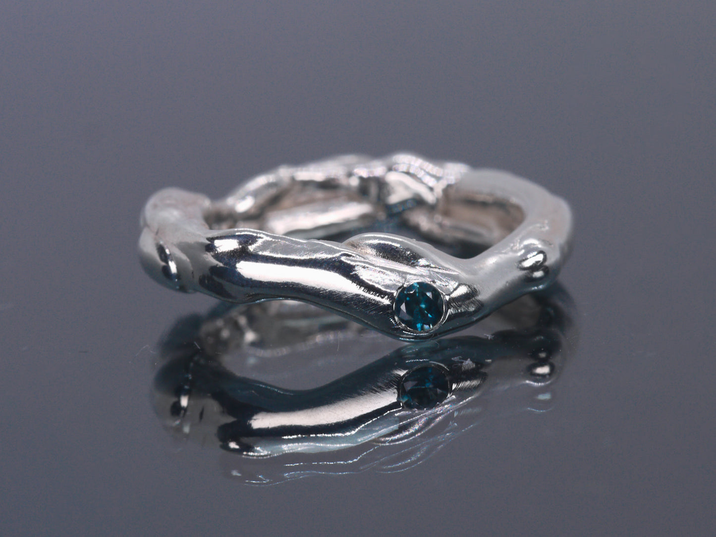 MOLTEN Ring with Sapphire - Sterling Silver