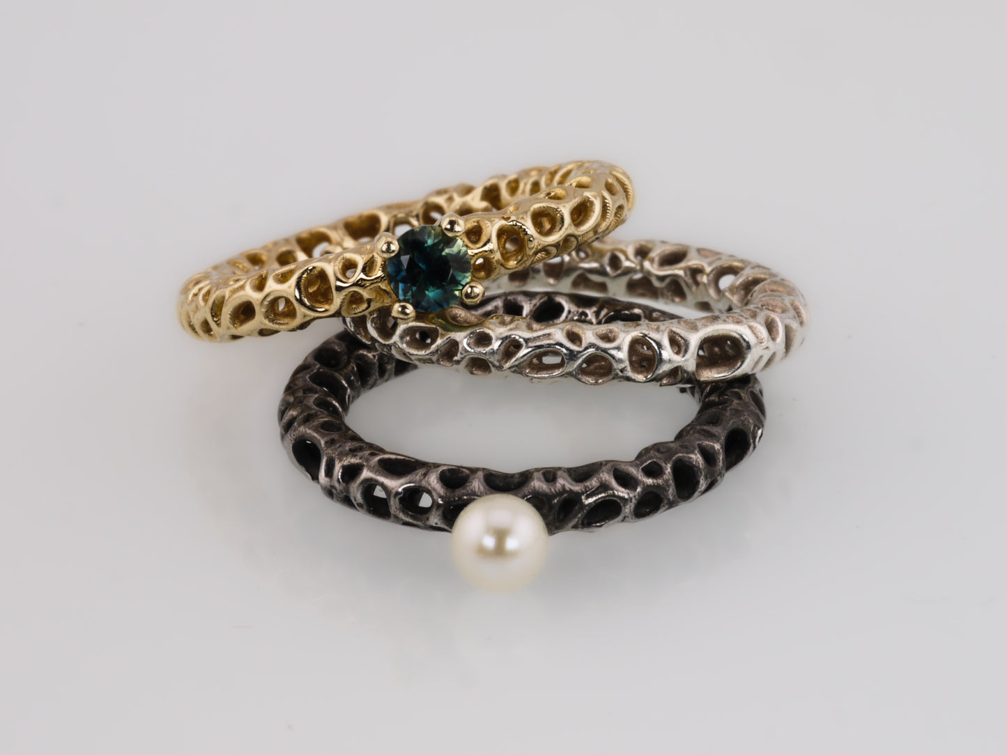MALACOPIA Ring with Freshwater Pearl - Black Rhodium Plated