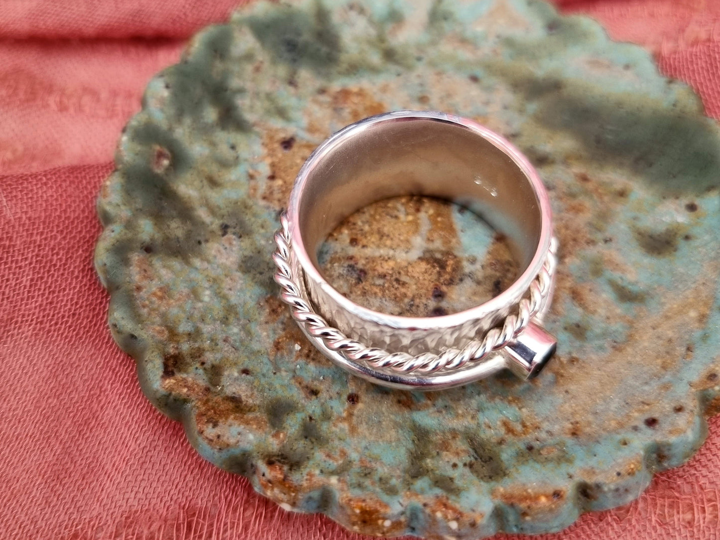 KHATIE Spinner Ring - Black Spinel