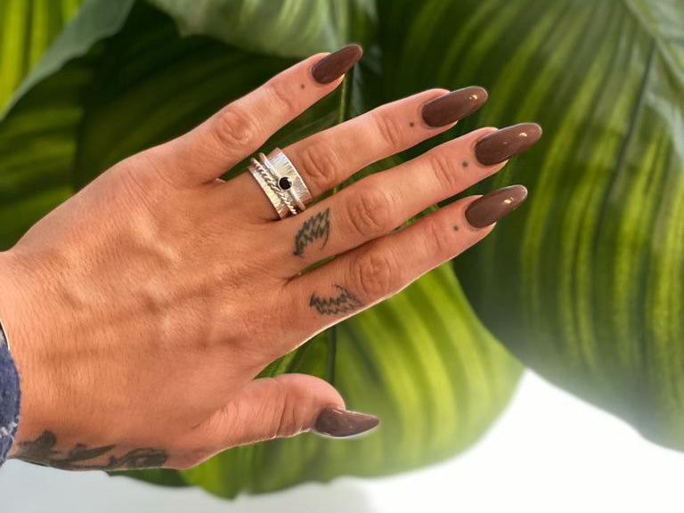 KHATIE Spinner Ring - Black Spinel