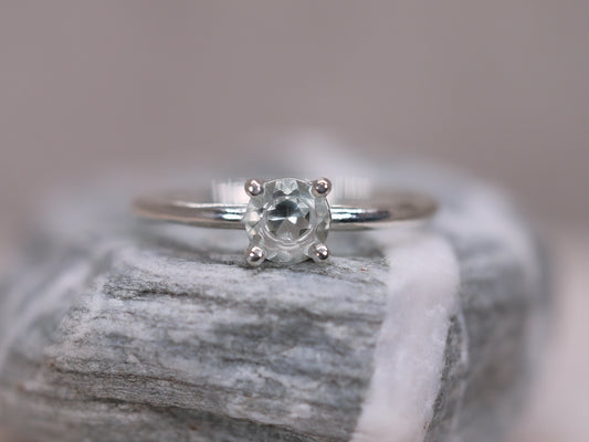 DELPHI Solitaire Ring - Green Amethyst