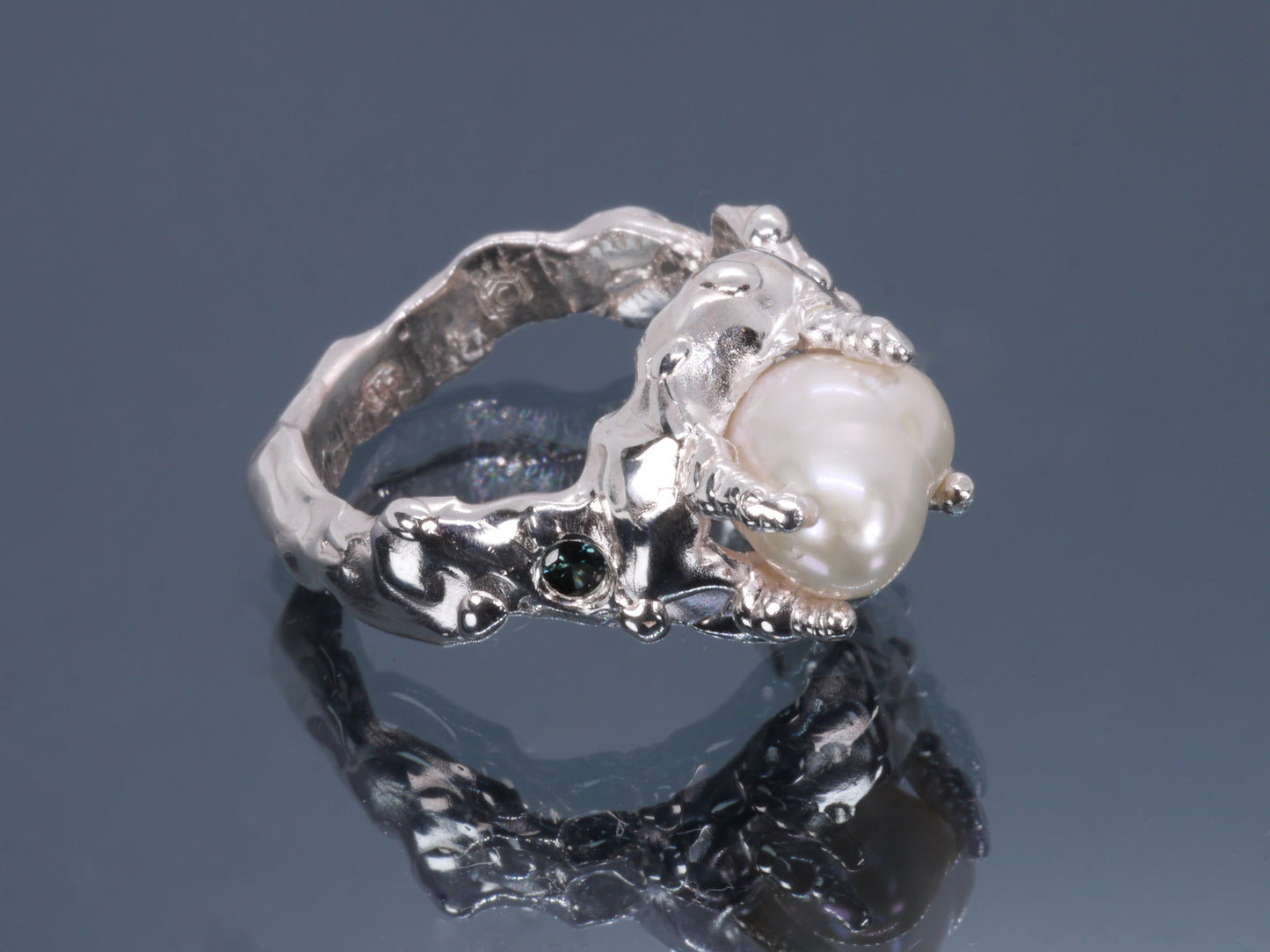 ATLANTIA Ring - Keshi Pearl & Sapphires