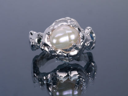 ATLANTIA Ring - Keshi Pearl & Sapphires
