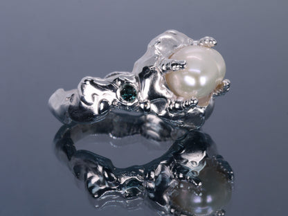 ATLANTIA Ring - Keshi Pearl & Sapphires