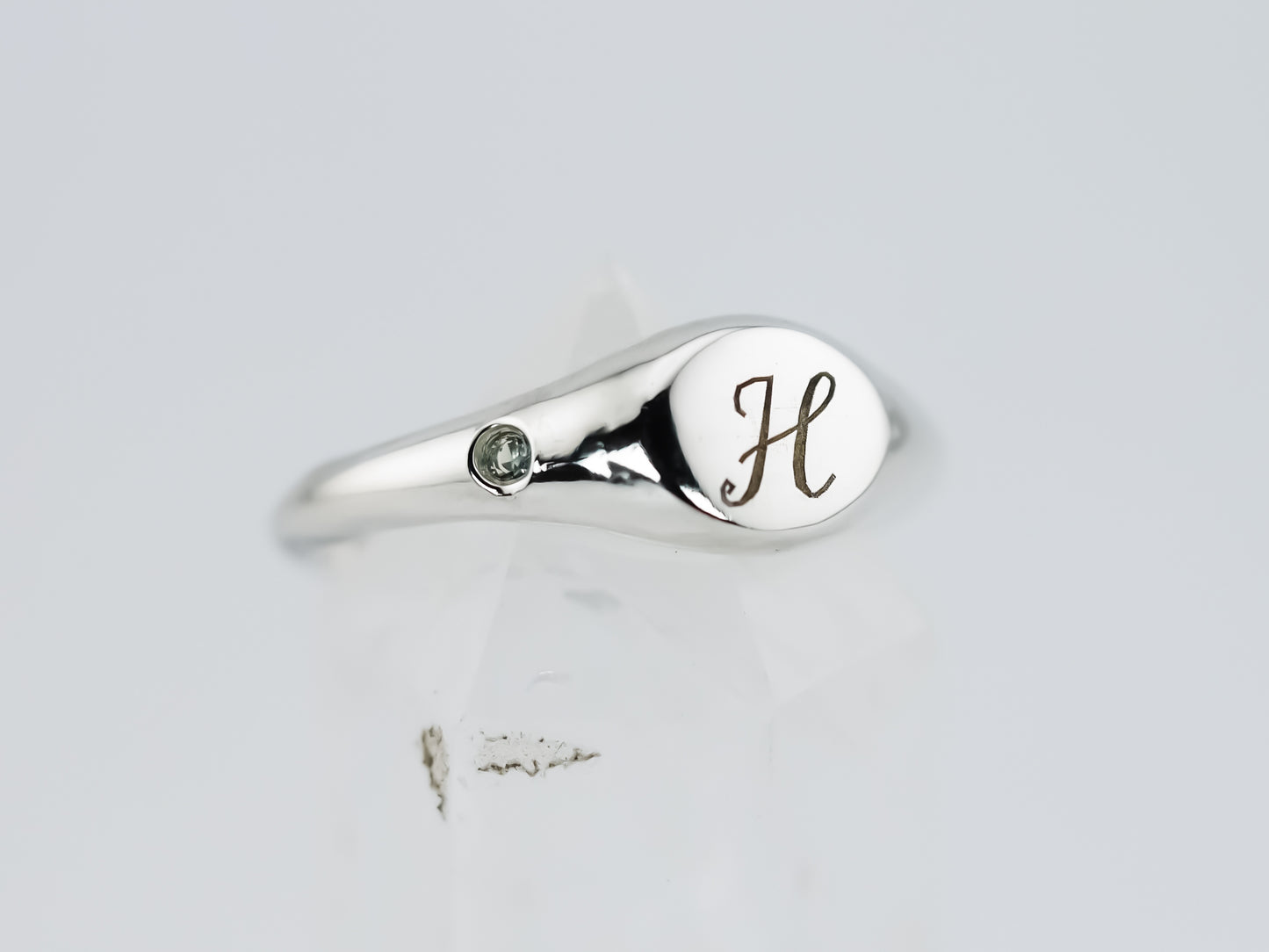 Dainty Round Signet Ring with Green Sapphire - Personalised Initial