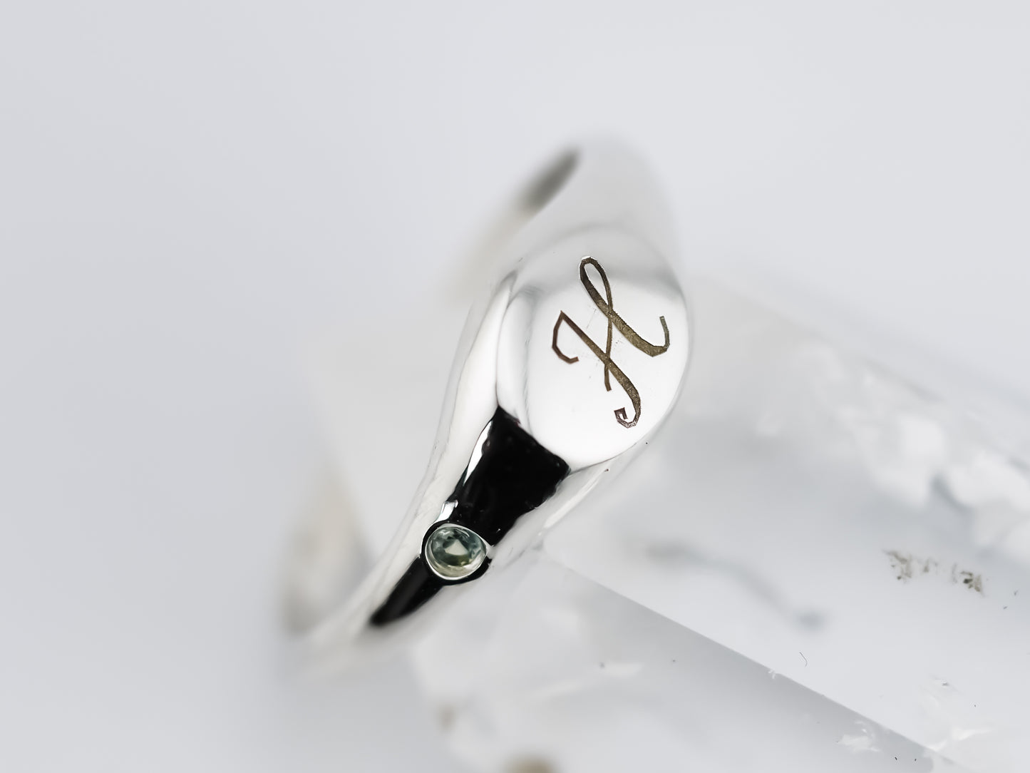 Dainty Round Signet Ring with Green Sapphire - Personalised Initial