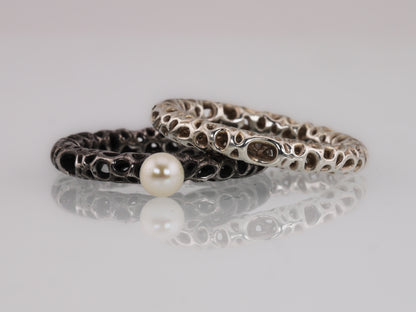 MALACOPIA Ring with Freshwater Pearl - Black Rhodium Plated