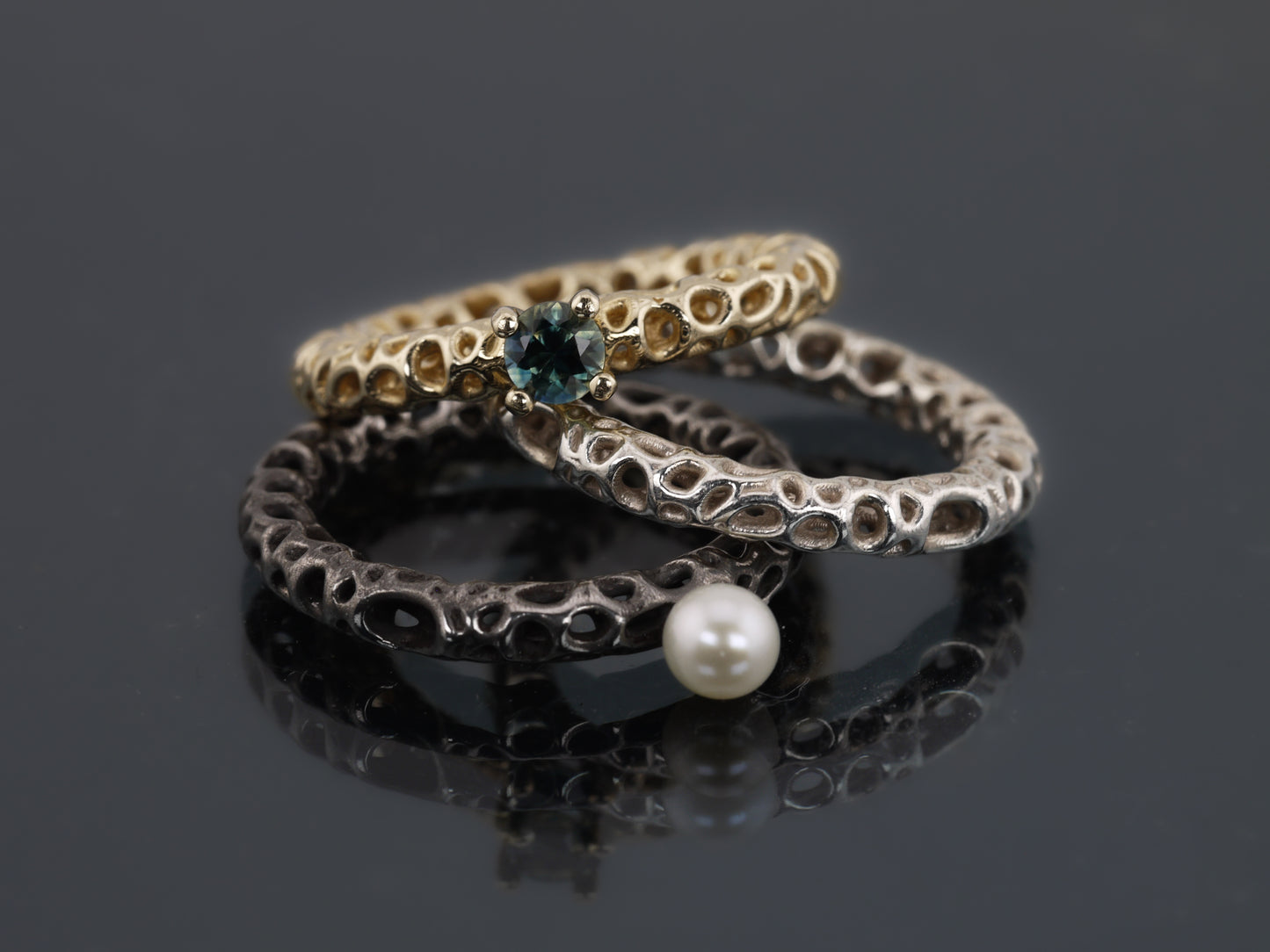 MALACOPIA Ring with Freshwater Pearl - Black Rhodium Plated