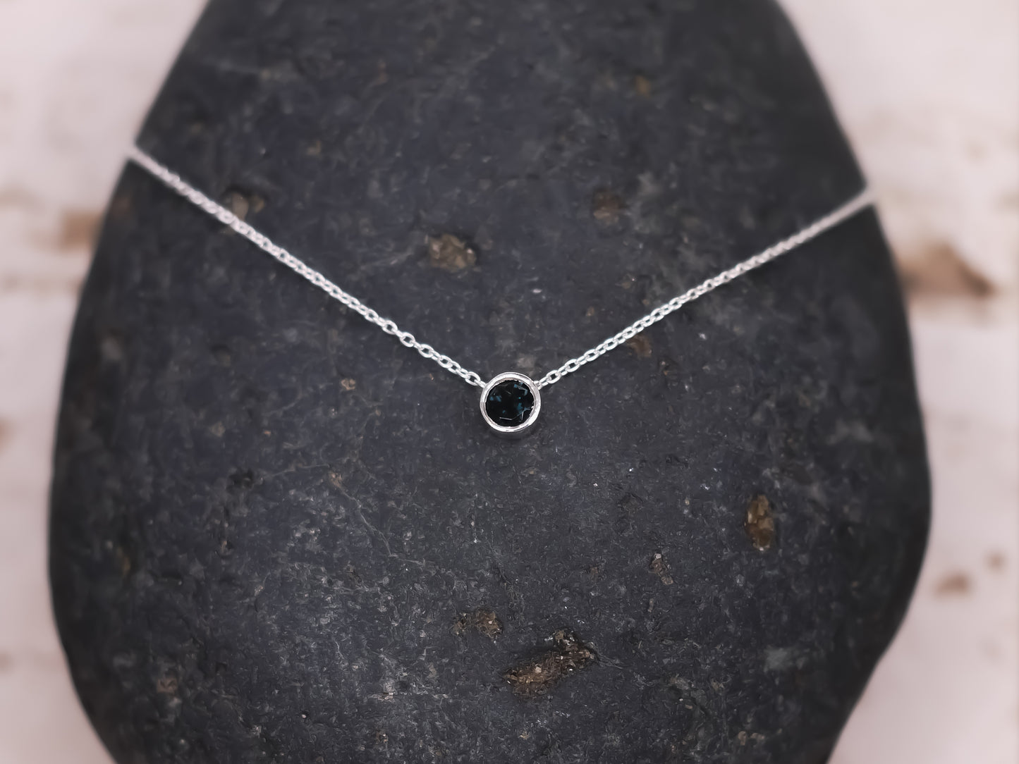MINIMALIST MINI SOLITAIRE BEZEL Sliding Choker