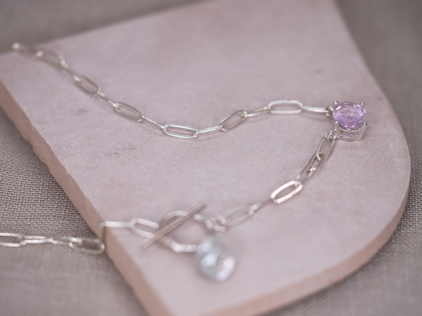 AMETHYSTOS Toggle Choker Necklace with Keshi Pearls