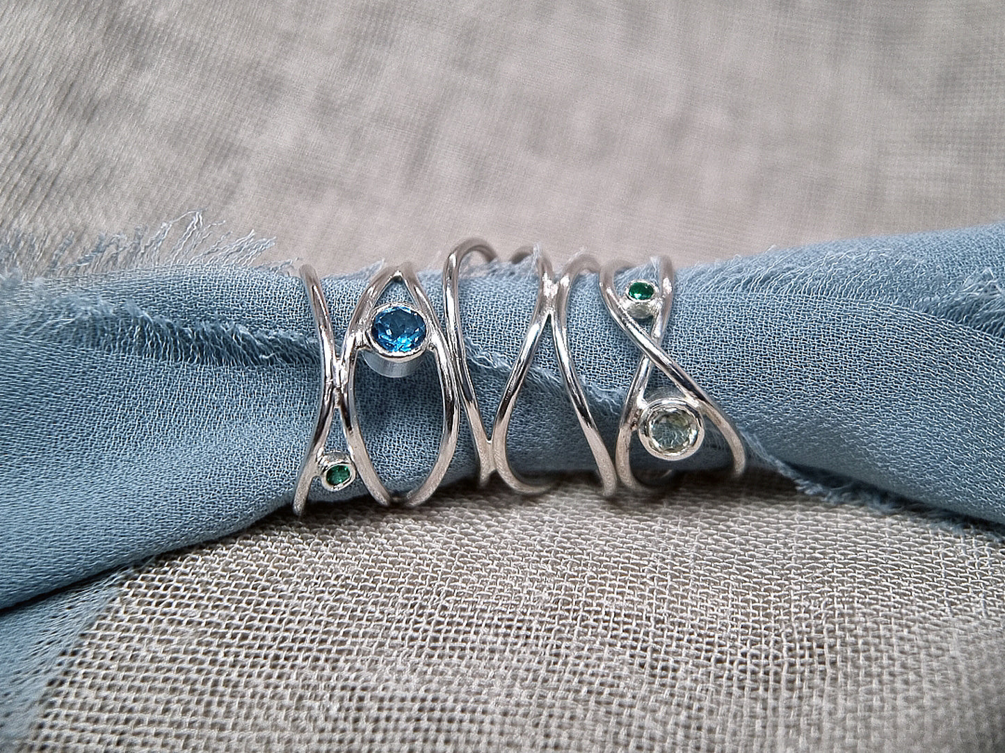 CALYPSO Wave Ring - London Blue Topaz & Emerald
