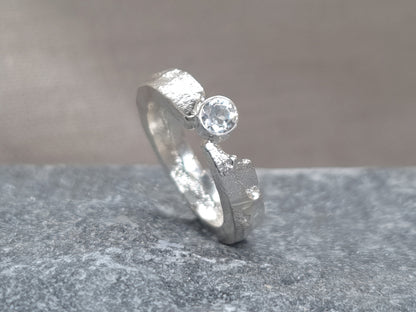 SELENE Terra Ring - White Topaz