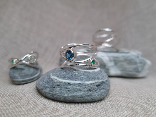 CALYPSO Wave Ring - London Blue Topaz & Emerald