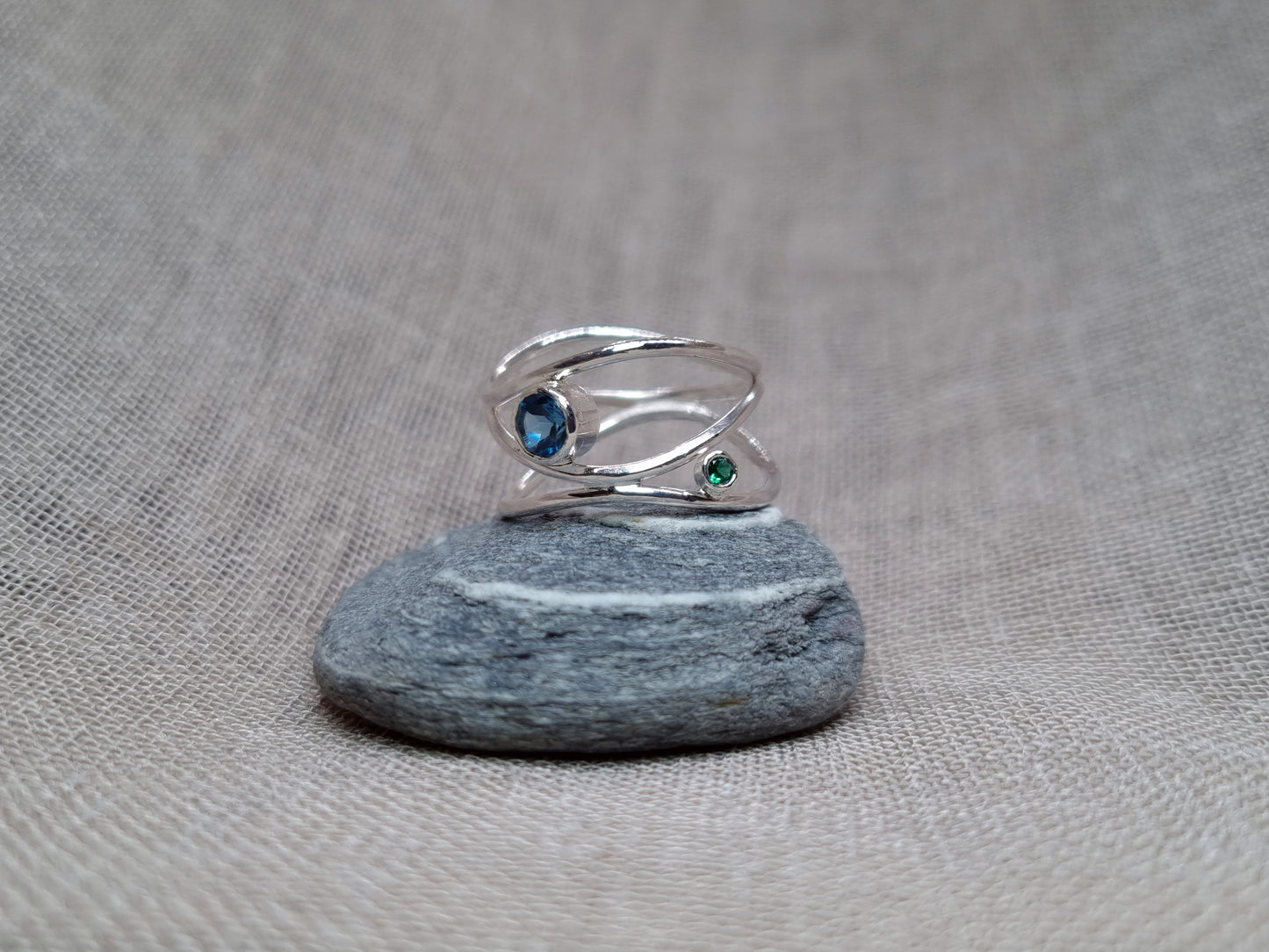 CALYPSO Wave Ring - London Blue Topaz & Emerald