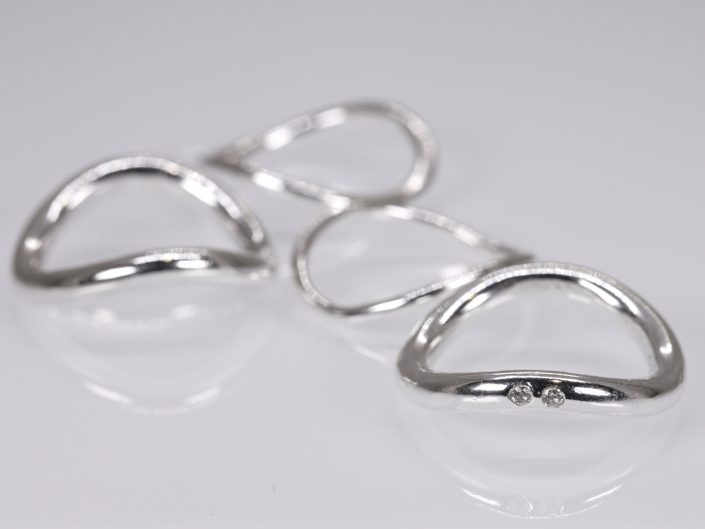KYMA Solo Wave Ring - Chunky 3mm with Sapphire