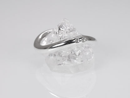 KYMA Solo Wave Ring - Chunky 3mm with Sapphire
