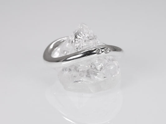 KYMA Solo Wave Ring - Chunky 3mm with Sapphire
