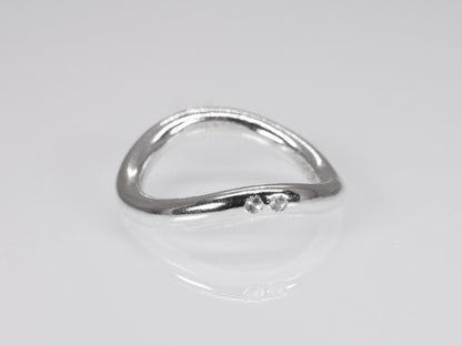KYMA Solo Wave Ring - Chunky 3mm with Sapphire