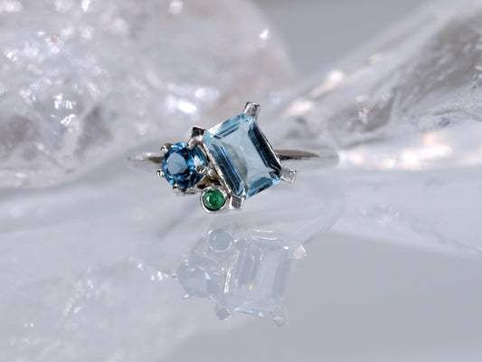 ESMERALDA Cluster Ring - Sky Blue Topaz